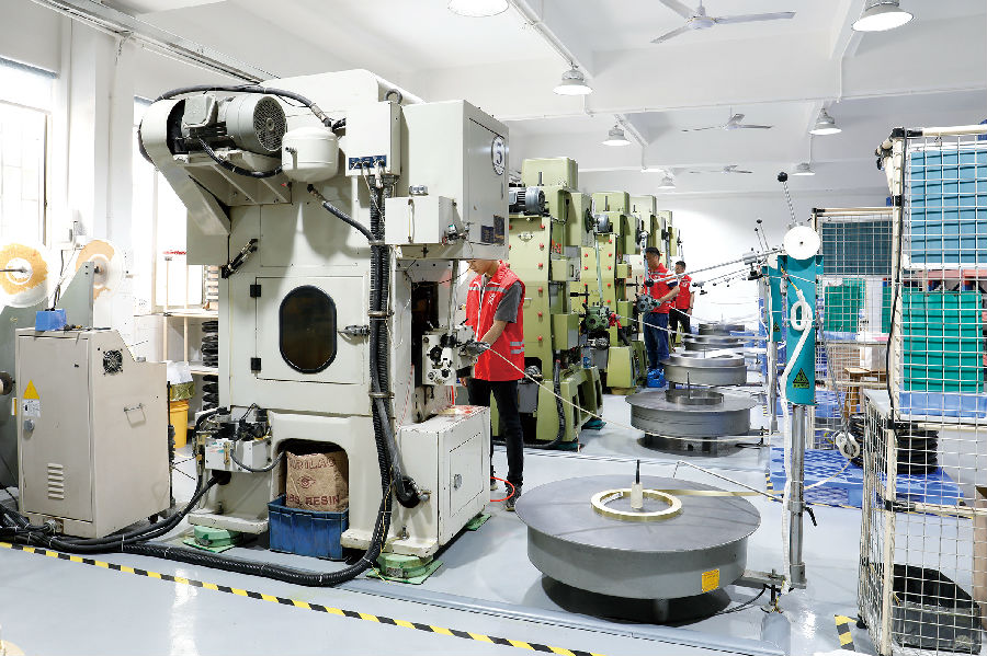 端子冲压设备.jpg 图片